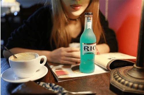 新茶飲時代 當(dāng)青梅竹馬解不開的消費(fèi)困局，遇見“小白”的零售解法